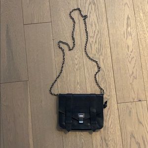Proenza black wallet on chain